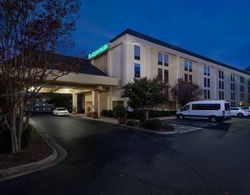 La Quinta Inn & Suites by Wyndham Charlotte Airport North Dış Mekan