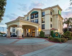 La Quinta Inn & Suites by Wyndham NE Long Beach/Cypress Dış Mekan