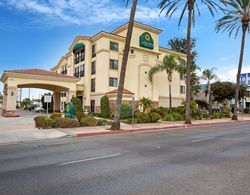 La Quinta Inn & Suites by Wyndham NE Long Beach/Cypress Dış Mekan