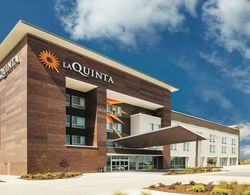 La Quinta Inn & Suites by Wyndham Wichita Northeast Öne Çıkan Resim