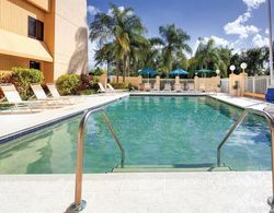 La Quinta Inn & Suites Miami Airport East Havuz