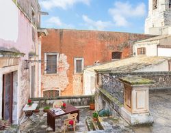 La terrazza sulla Chiesa di San Francesco d'Assisi Oda Düzeni