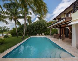 Lake Front Villa With Open Design in Luxury Resort Oda