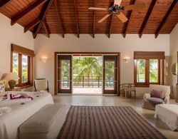 Lake Front Villa With Open Design in Luxury Resort Oda