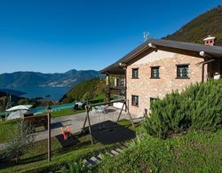 Lake View Chalet in Lombardy With Swimming Pool Dış Mekan