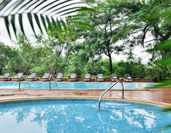 Lakeside Chalet - Mumbai, Marriott Executive Apartments Genel