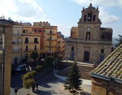 L'Angolo sulla Piazza Oda Manzaraları