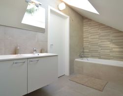 Large Holiday Home in Waimes With a Garden Banyo Tipleri