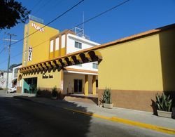Las Dalias Inn Dış Mekan