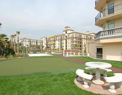 LAs Premier Apartments Golf