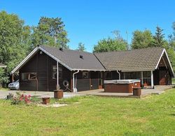 Lavish Holiday Home in Rødby With Sauna Öne Çıkan Resim