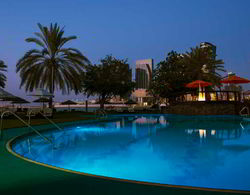 Le Meridien Abu Dhabi Havuz