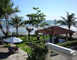 Legong Keraton Beach Hotel Genel