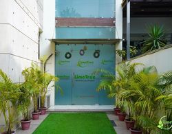 Lime Tree Hotel Sushant Lok Gurgaon Dış Mekan