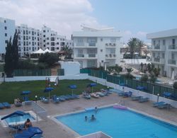 Livas Hotel Apartments Havuz
