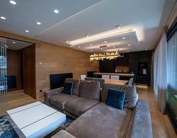 Llac Blau Luxury Apartment With Jacuzzi Oda Düzeni