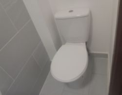 Lovely 1-bed Studio in London Banyo Tipleri