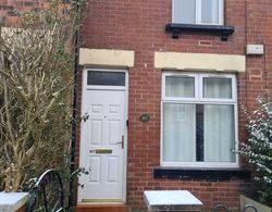 Lovely 2-bed House in Bolton Greater Manchester Dış Mekan