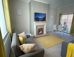 Lovely 3 Bedroom Apartment In Newcastle Upon Tyne With Free Parking Mülk Olanakları