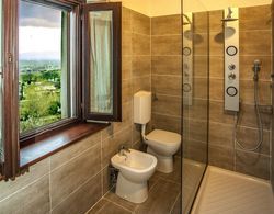 Lovely Apartment in Passaggio di Bettona With Pool Banyo Tipleri