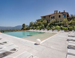 Lovely Apartment in Passaggio di Bettona With Pool Öne Çıkan Resim