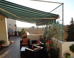 Lovely Penthouse With Private sun Terrace Between Valletta and Sliema Dış Mekan