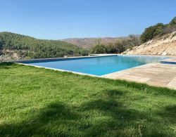 Lovely Stonehouse With Pool and Backyard in Izmir Oda