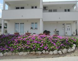 Lovely Apartment With Roof Terrace and Sea View, Near the Beach Dış Mekan