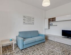 Lulli Cozy Apartment with Balcony Oda Düzeni