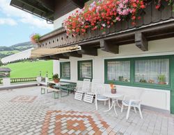 Lush Apartment in Hollersbach im Pinzgau With Terrace Oda Düzeni