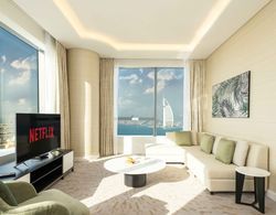 LUX Iconic Views at Palm Tower Suite 4 Oda Düzeni