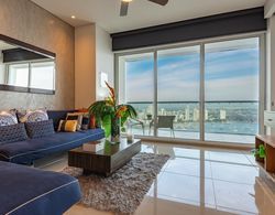 Luxe 1BR Apt With Amazing Water and City Views 2801 Oda
