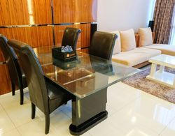 Luxurious 2Br At The Via And The Vue Ciputra World Apartment Oda Düzeni