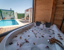 Luxurious Bungalow w Pool and Jacuzzi in Fethiye Oda