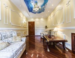 Luxurious Classic Apartment Bessarabka Oda Düzeni
