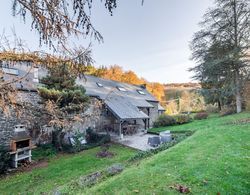 Luxurious Farmhouse Near Forest in Anhee Dış Mekan
