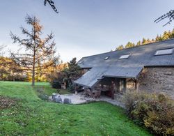 Luxurious Farmhouse Near Forest in Anhee Dış Mekan