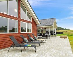 Luxurious Holiday Home in Grenå With Whirlpool Dış Mekan