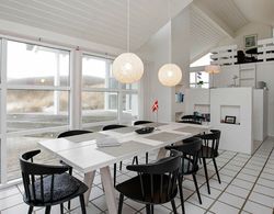Luxurious Holiday Home With Swimming Pool in Løkken İç Mekan