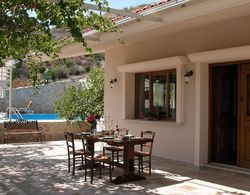 Luxurious Villa in Malades Crete With Swimming Pool Oda Düzeni