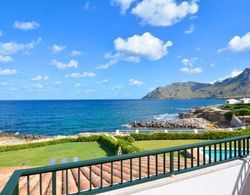 Luxurious Sea Front Villa in Mallorca Oda Manzaraları