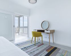 Luxurious Seaview Apartment in Estoril Oda Manzaraları