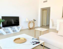 Luxurious Stay in Jumeirah Beach Residence Oda Düzeni