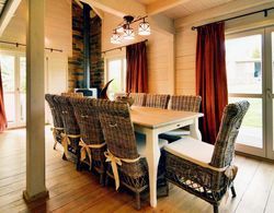 Luxurious Villa with Sauna, Hot Tub, Recreation Room, Large Enclosed Garden Yerinde Yemek