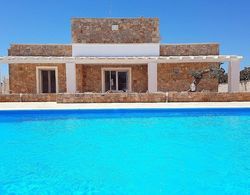 Luxurious Villa With Swimming Pool in Capilungo Dış Mekan