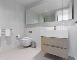 Luxury 2bed2bath apt in the Heart of Mel@collins Banyo Tipleri