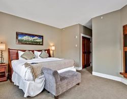 Luxury 3-Br Penthouse | INDOOR Pool & Hot Tub | Pool Table | 2 Decks + Mtn Views Yatak Takımları