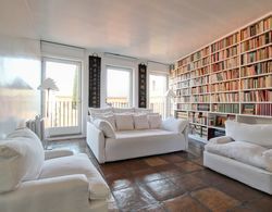 Luxury Art Apartment In Trastevere With Terrace Genel