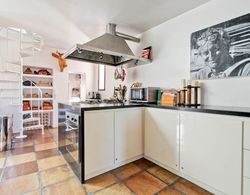 Luxury Art Apartment In Trastevere With Terrace İç Mekan