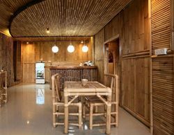 Luxury Bamboo Hostel Yerinde Yemek